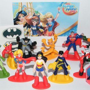 DC Super Hero Girls Party Favors Set of 14 Deluxe with Figures, Tattoos and Ring